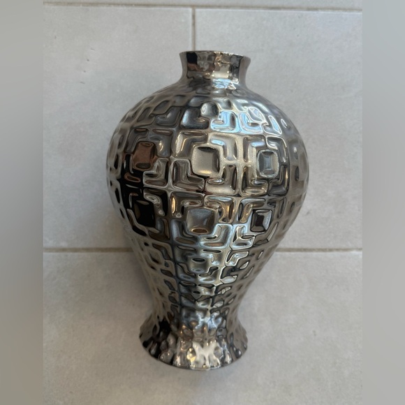 Jonathan Adler Silver Mirrored Vase - Picture 6 of 7